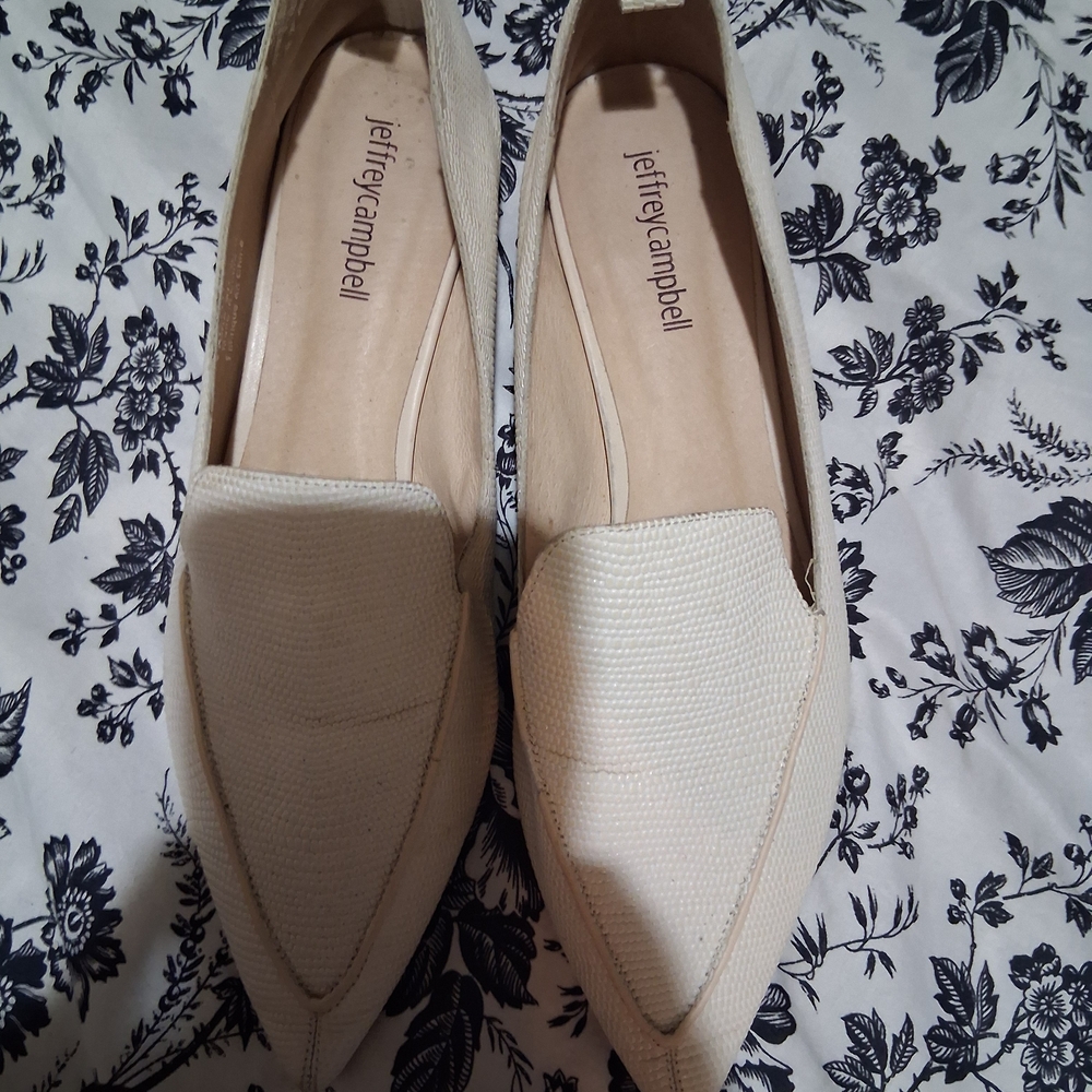 Jeffrey Campbell  Women's Pointed Toe Flats - Picture 7 of 8